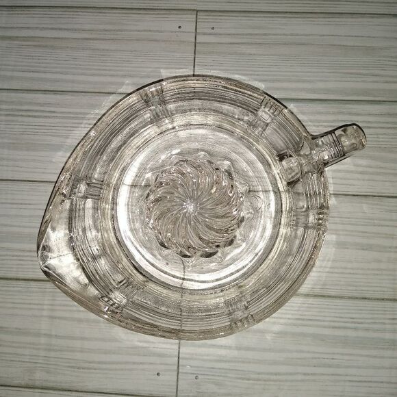 Vintage Glass Lemon Orange Citrus Juice Maker Squeezer Hand Juicer with Handle - Picture 5 of 8